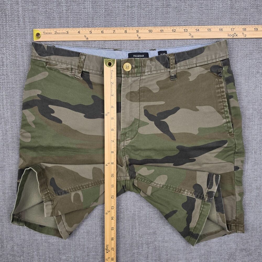 Pull & Bear Mens Chino Shorts Size 31 Green Camo Woodland Flat Front - Picture 4 of 5